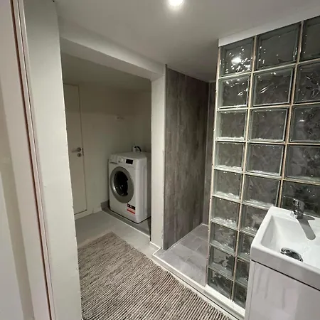 Liten Leiligheten Uten Soverommet,sovesofa I Stuen , I Kjelleren * Stavanger