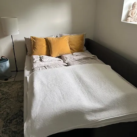 Liten Leiligheten Uten Soverommet,sovesofa I Stuen , I Kjelleren
