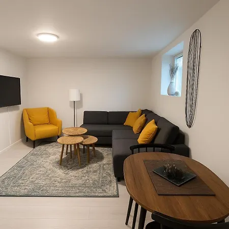 Liten Leiligheten Uten Soverommet,sovesofa I Stuen , I Kjelleren Stavanger