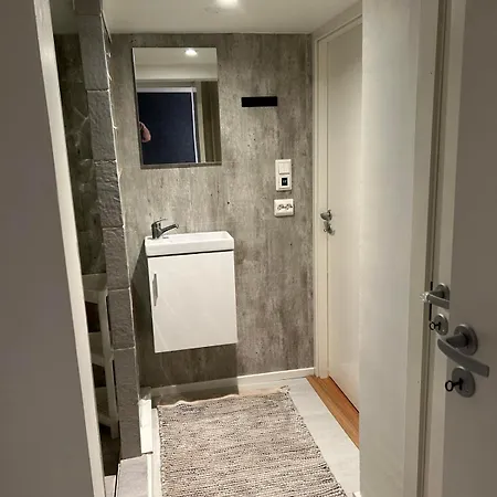 Apartment Liten Leiligheten Uten Soverommet,sovesofa I Stuen , I Kjelleren Stavanger